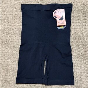 Shapermint All Day Every Day High Waisted Shapewear Shorts, Size M/L. NWT